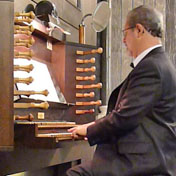 Playing Handel with baroque fingerings in 2010